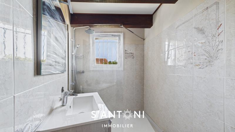 Maison - 210 m² - 8 pièces