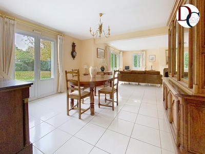 Maison - 242 m² - 8 pièces