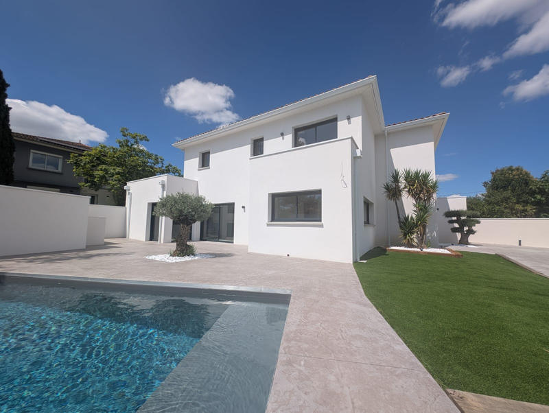 Maison - 201 m² - 5 pièces