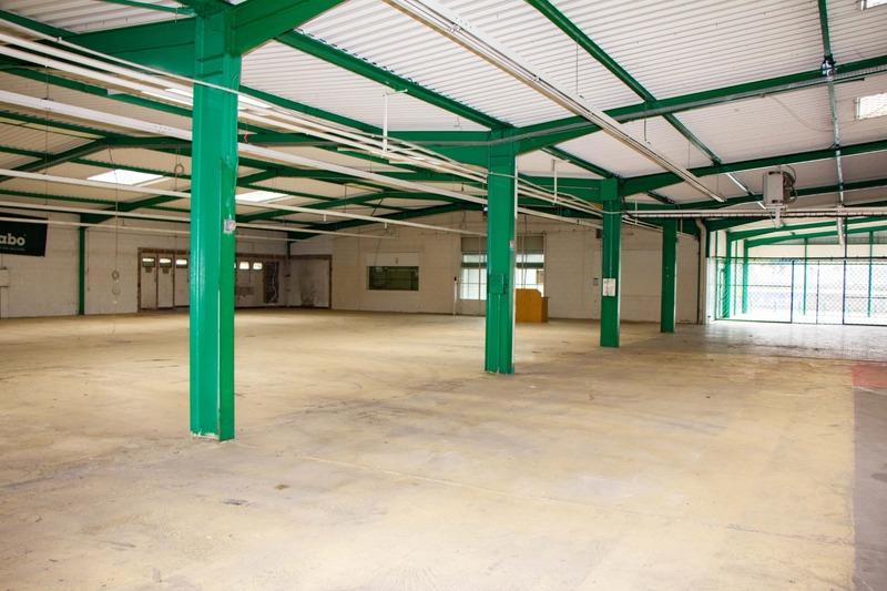 Bureau - 1 800 m² - 3 pièces