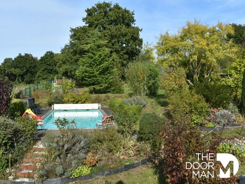 Maison - 185 m² - 8 pièces