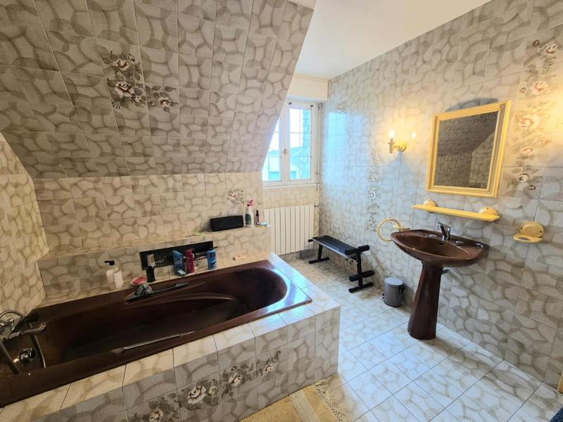 Maison - 163 m² - 8 pièces