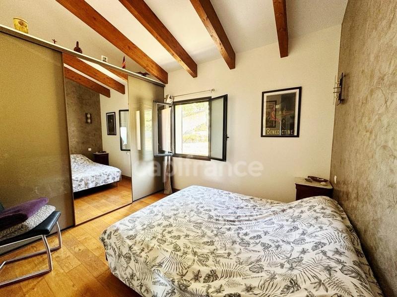 Propriété - 218 m² - 7 pièces