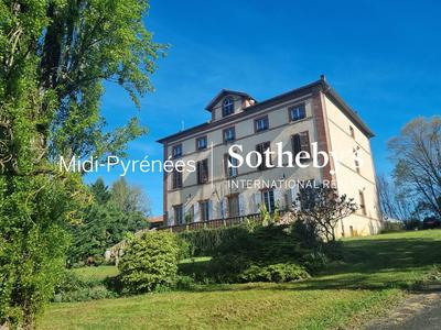 Maison - 552 m² - 11 pièces