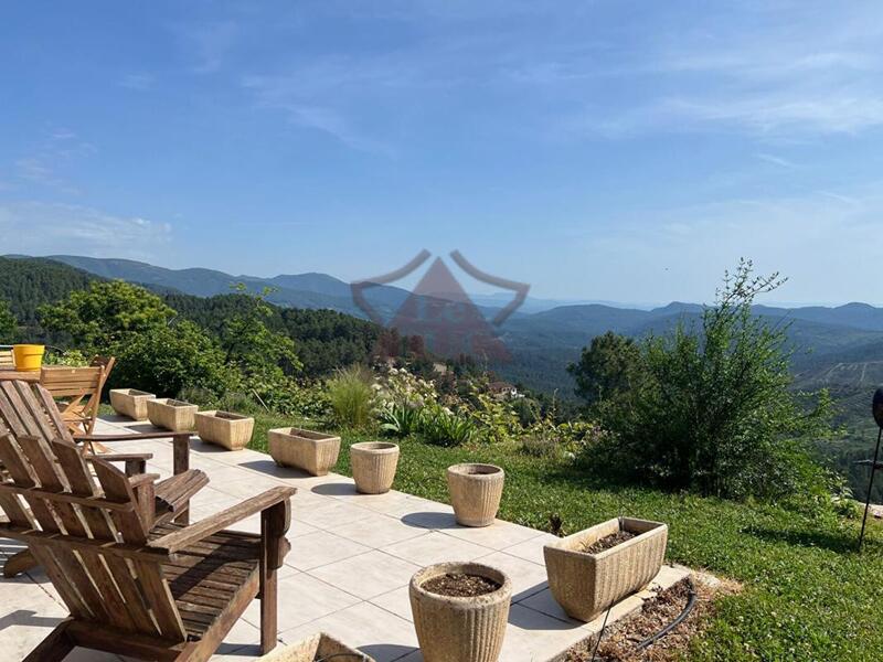 Maison - 96 m² - 5 pièces