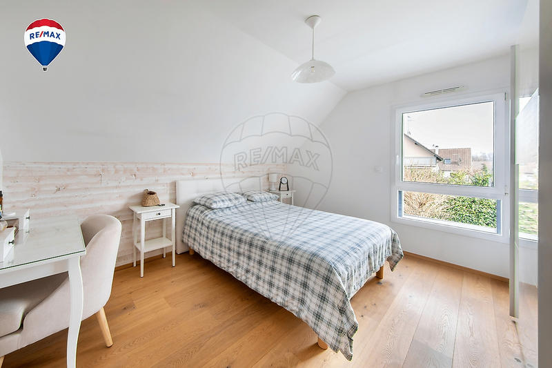 Maison - 95 m² - 5 pièces