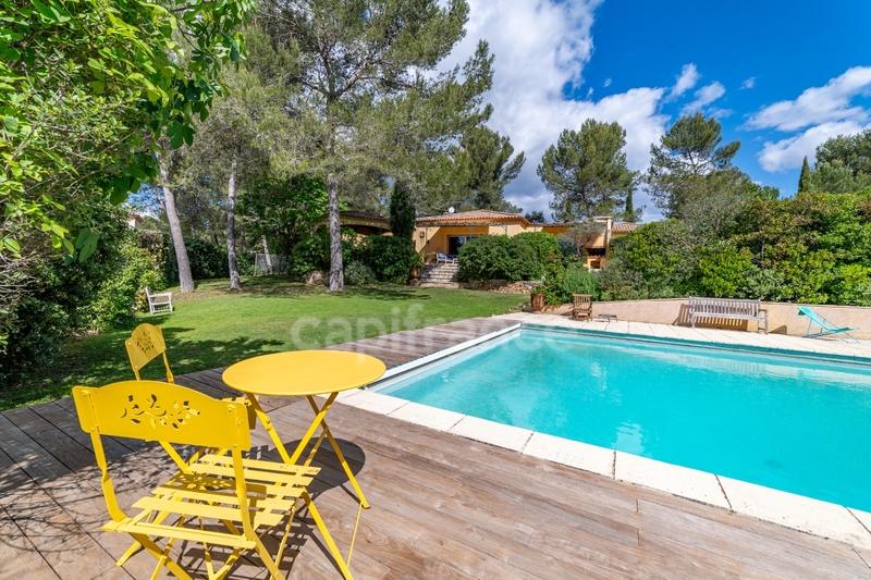 Maison - 300 m² - 9 pièces