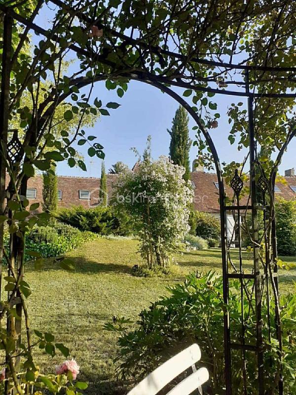 Maison - 300 m² - 15 pièces