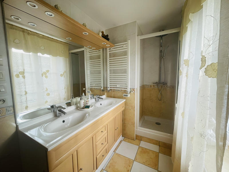 Maison - 267 m² - 7 pièces