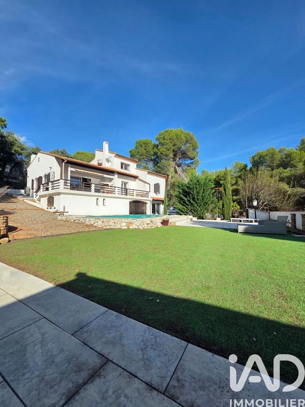 Maison - 220 m² - 5 pièces