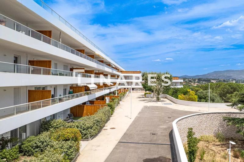 Appartement - 80 m² - 4 pièces