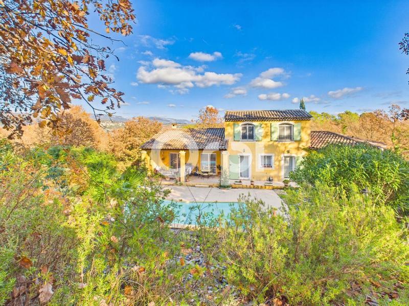 Maison - 220 m² - 7 pièces