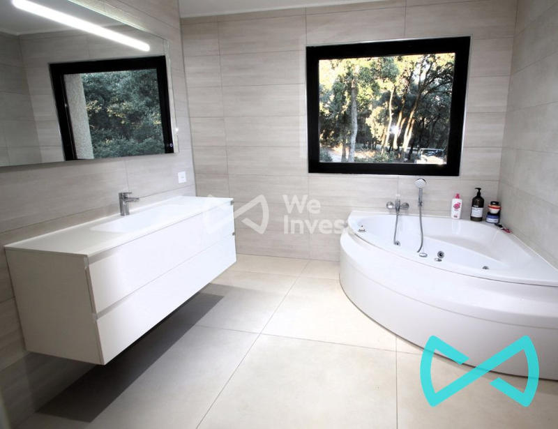 Villa - 235 m² - 6 pièces