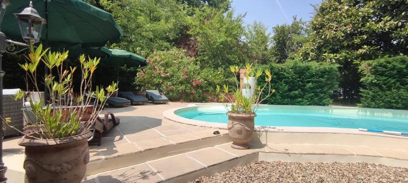 Maison - 484 m² - 12 pièces