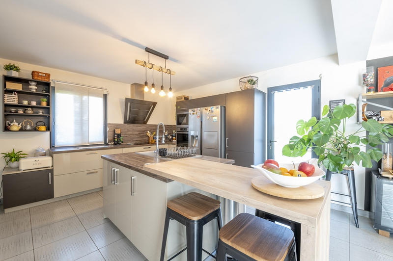 Maison - 166 m² - 7 pièces