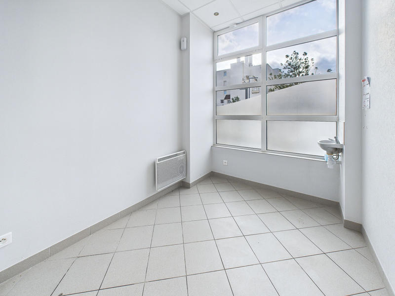 Local commercial - 112 m² - 6 pièces