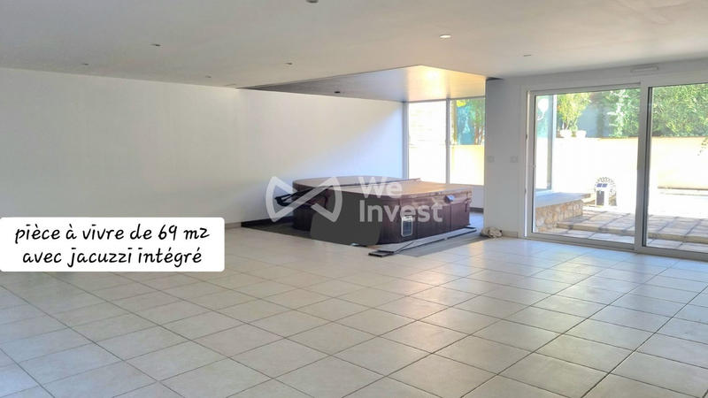 Maison - 295 m² - 9 pièces