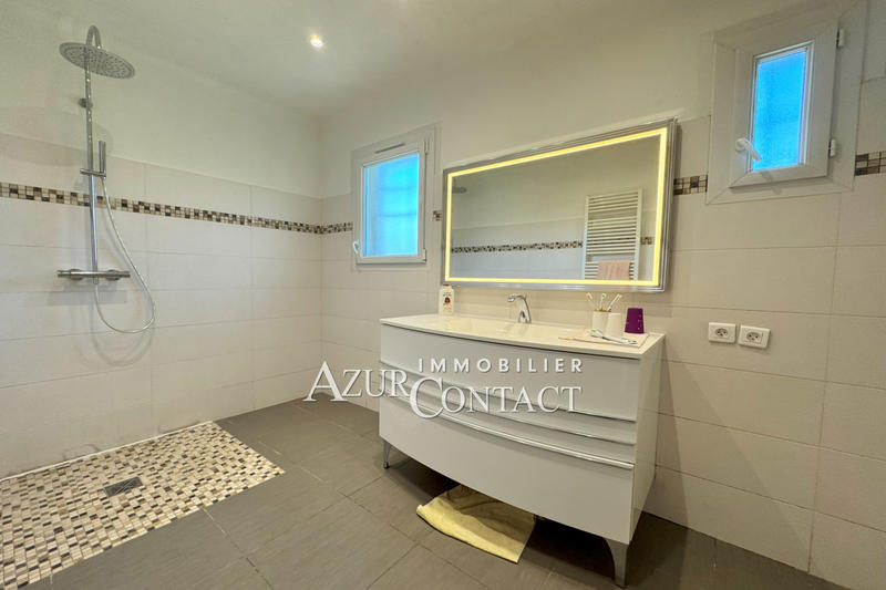 Maison - 210 m² - 8 pièces