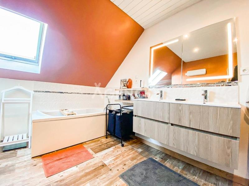 Maison - 104 m² - 4 pièces