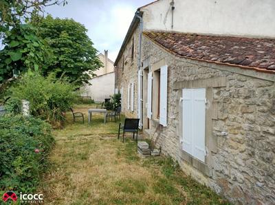 Maison en pierre - 212 m² - 11 pièces