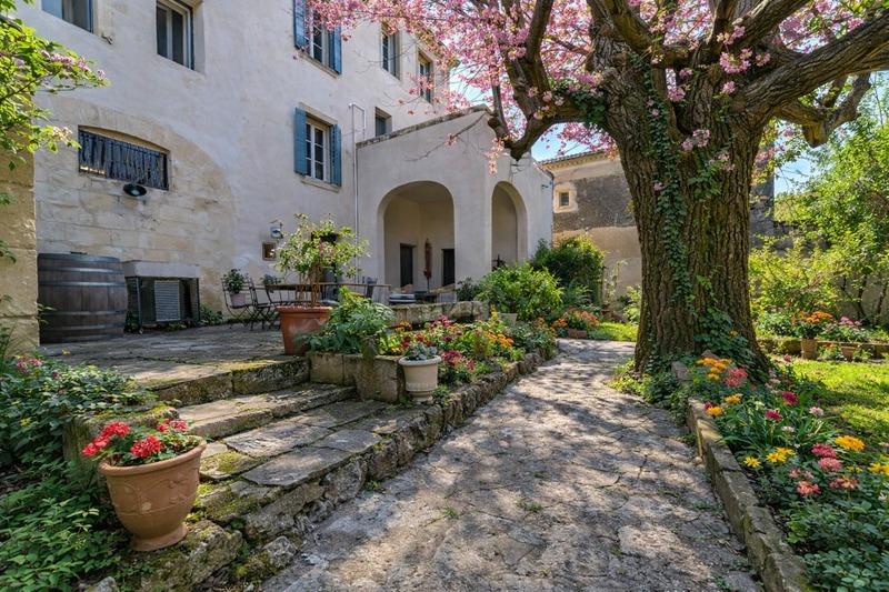 Maison - 465 m² - 15 pièces