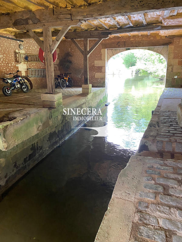 Propriété - 220 m² - 8 pièces