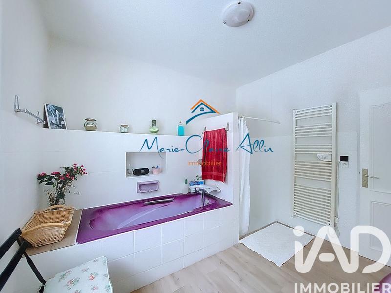 Maison - 227 m² - 9 pièces