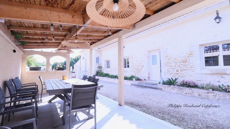 Maison - 250 m² - 13 pièces