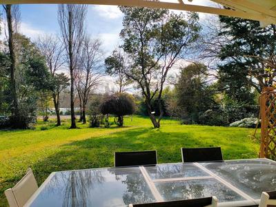 Maison - 240 m² - 8 pièces