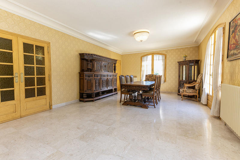 Maison - 200 m² - 6 pièces