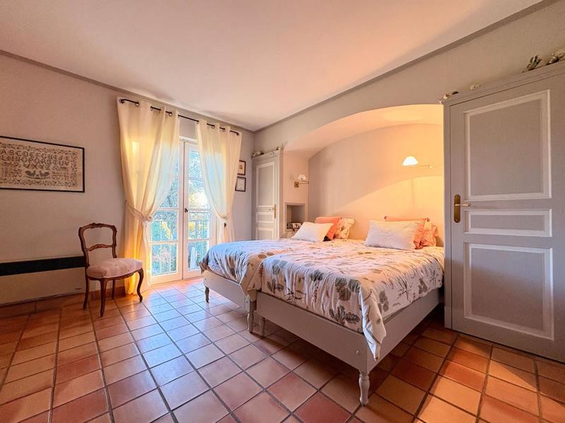 Maison - 210 m² - 7 pièces