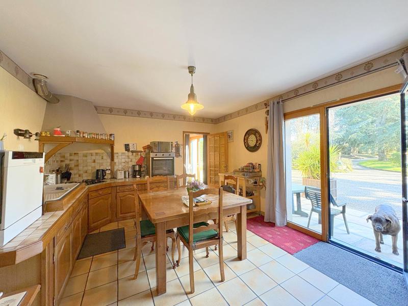 Maison - 257 m² - 8 pièces