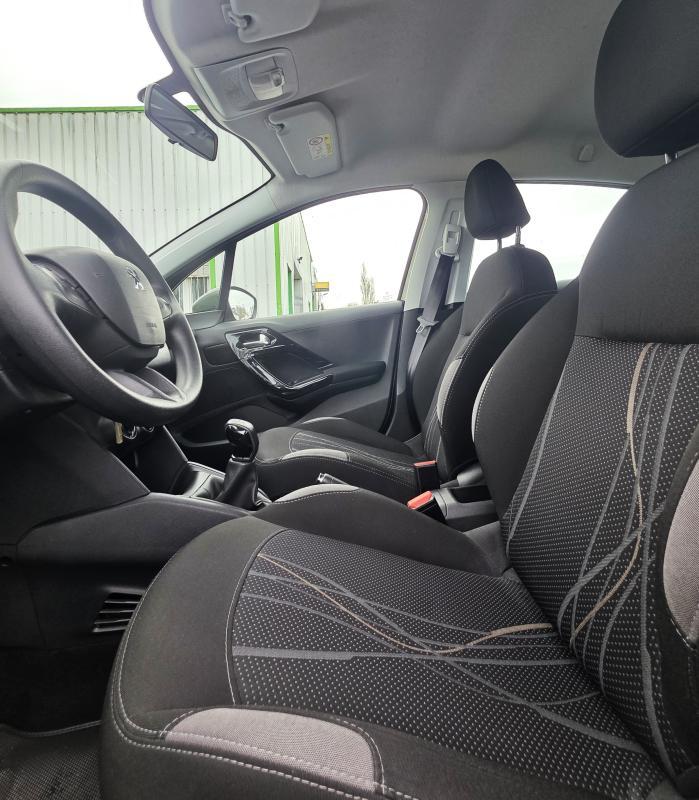 Peugeot 208 1.6 hdi 92cv Style 5p Distribution + Révision faites