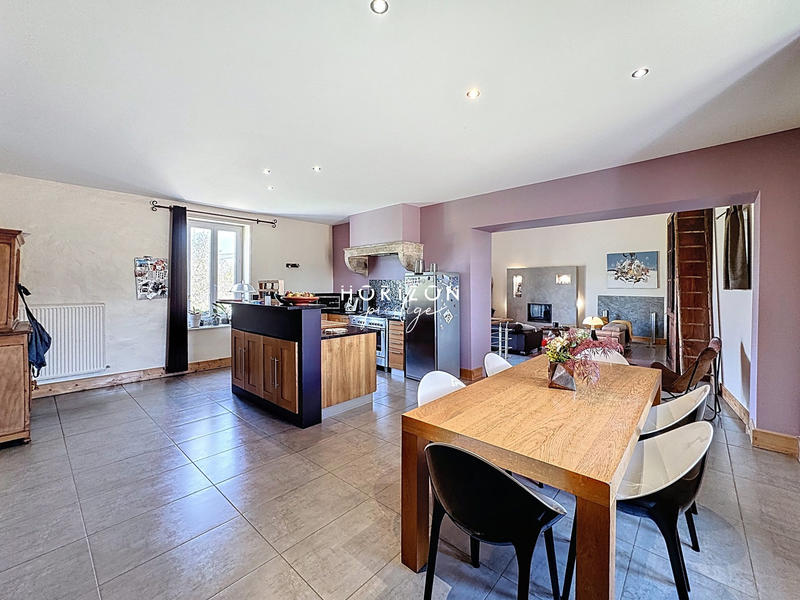 Maison - 255 m² - 6 pièces