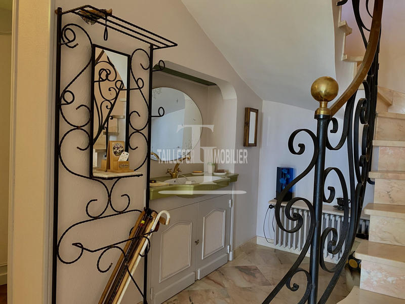 Maison traditionnelle - 300 m² - 9 pièces