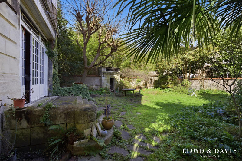 Maison - 392 m² - 12 pièces