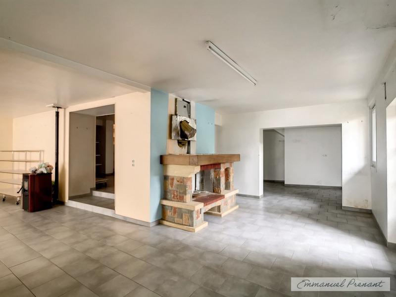 Local commercial - 242 m² - 7 pièces