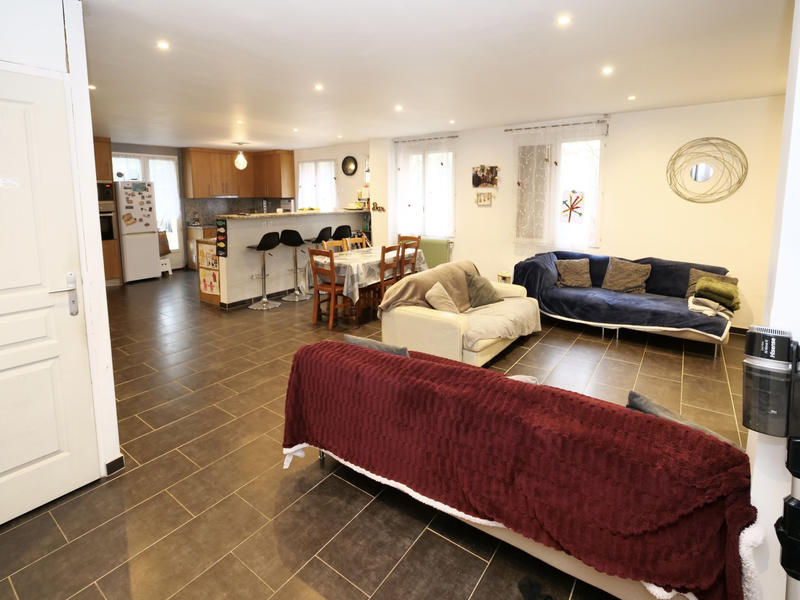 Maison - 184 m² - 9 pièces