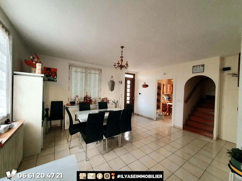 Maison - 240 m² - 8 pièces