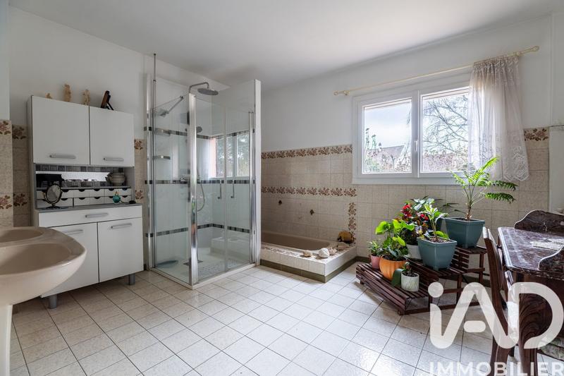 Maison - 258 m² - 10 pièces