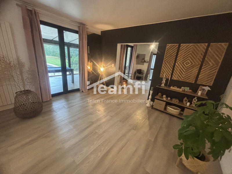 Maison - 255 m² - 7 pièces