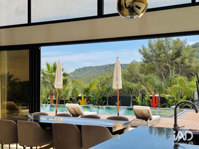 Maison - 200 m² - 6 pièces