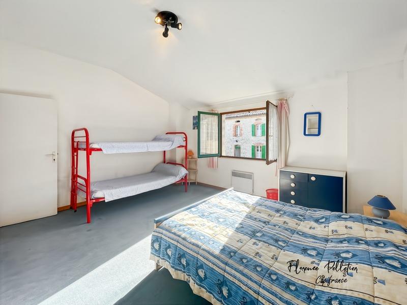 Maison - 325 m² - 14 pièces