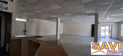 Local commercial - 200 m² - 5 pièces