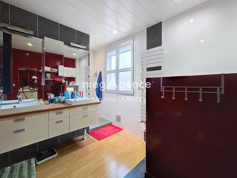 Maison - 182 m² - 9 pièces