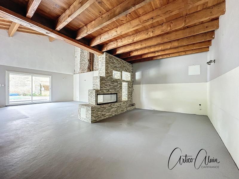 Maison - 463 m² - 9 pièces