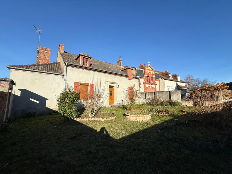 Maison - 104 m² - 10 pièces