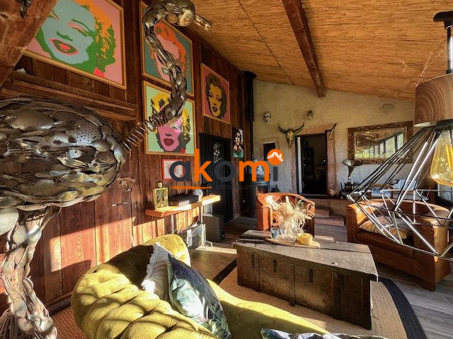 Maison - 203 m² - 10 pièces