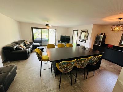 Appartement - 95 m² - 4 pièces