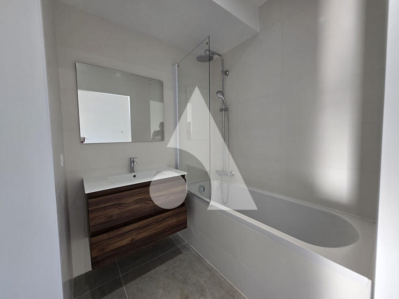 Appartement - 80 m² - 3 pièces